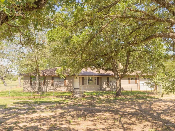 1130 County Road 1g, Yoakum, TX 77964