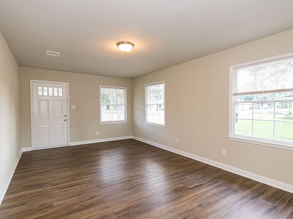 3rd image of 2556-2558 Broadway St