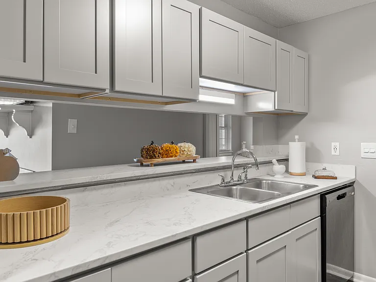 Blue Ridge Apartments — Photo 18