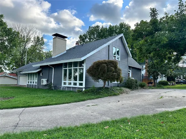 418 School St, Hillsboro, IL 62049