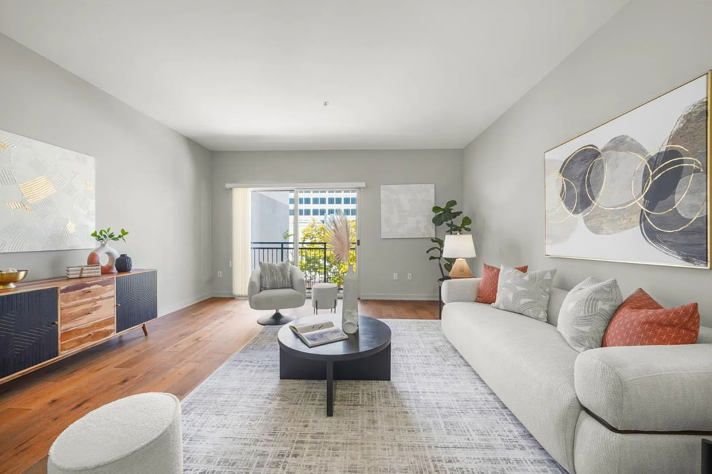 1 bed, 887 sqft, $3,400 — Photo 3
