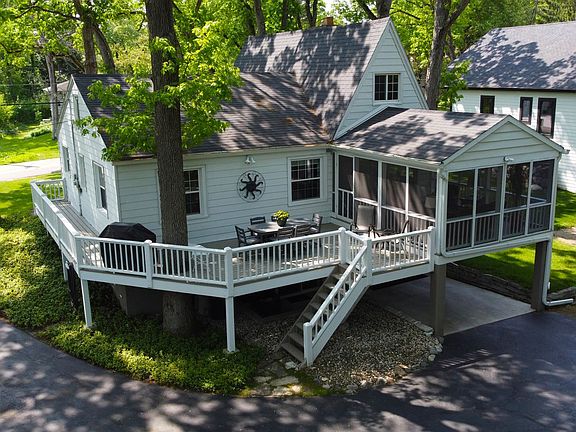3rd image of 852 Sauganash Dr