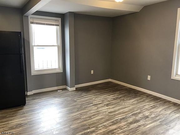4th image of 780 Summer Ave #3