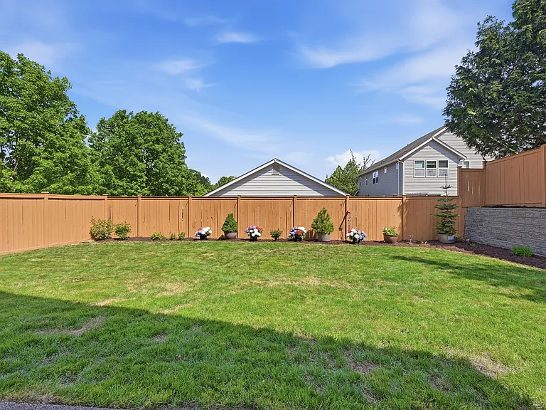 9330 Templeton Ave SE — Photo 3