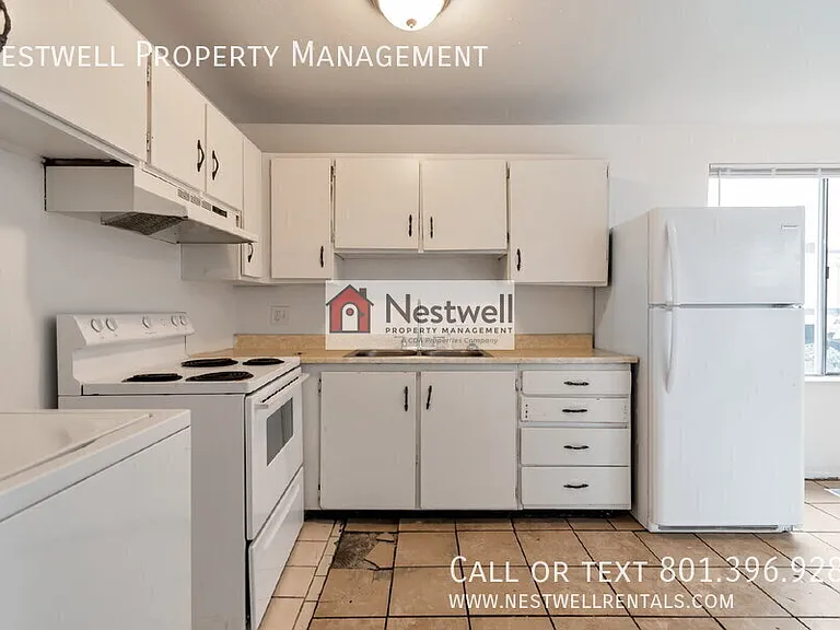 1881 W Lake Park Dr #4 — Photo 3