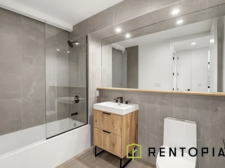 658 Madison St #3G — Photo 8