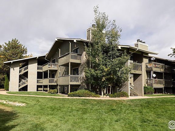 2nd image of 695 Manhattan Dr #113