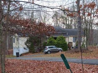 122 Avocado Ln, Milford, PA 18337