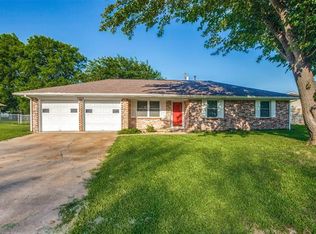 923 S Western Hills Dr, Howe, TX 75459