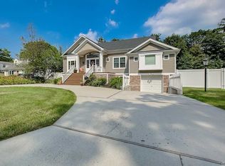 261 Jefferson Ave, Saint James, NY 11780