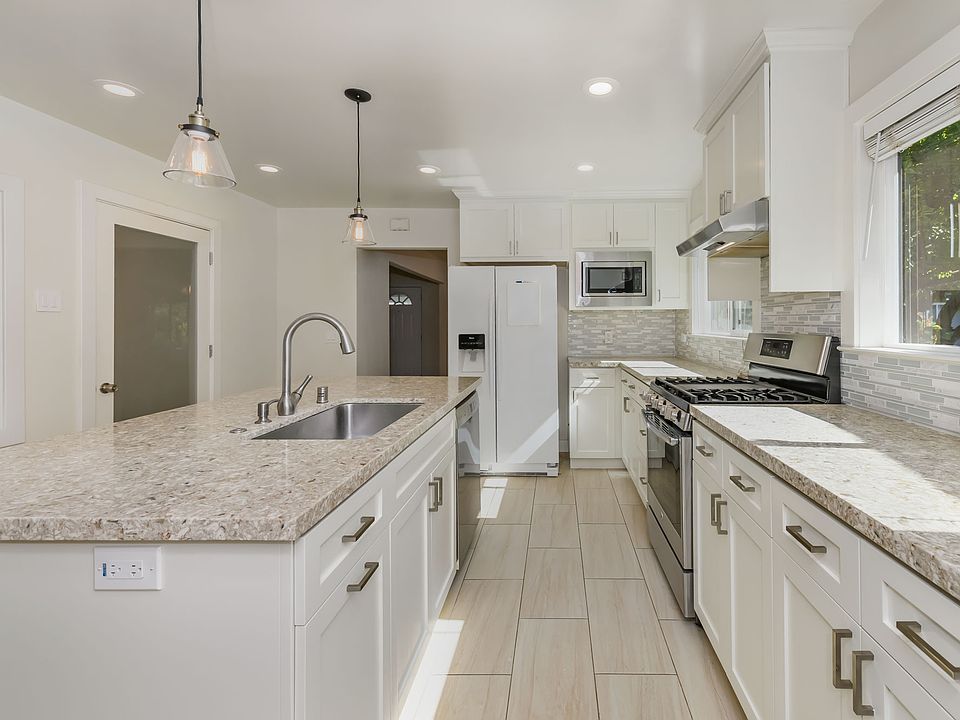 New modern Kitchen with Granite