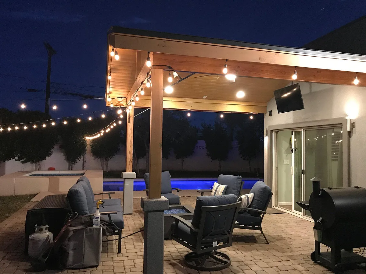Large covered patio area - 3555 E Monterosa St