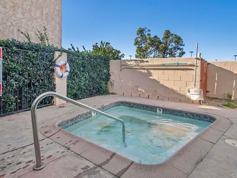 4572 W Point Loma Blvd — Photo 27