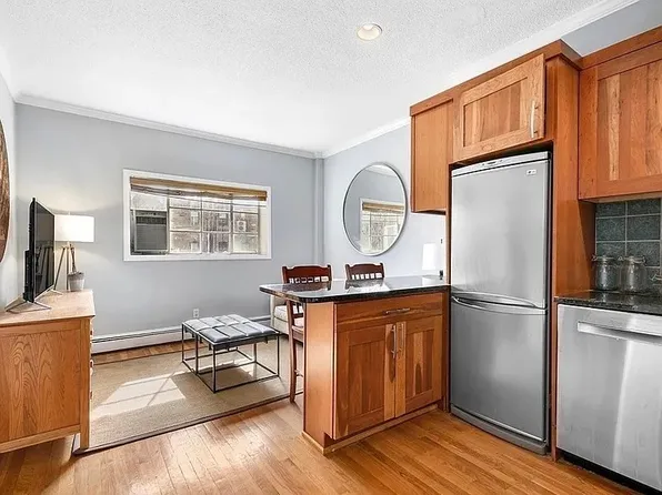 511 Beacon St APT 10, Boston, MA 02215