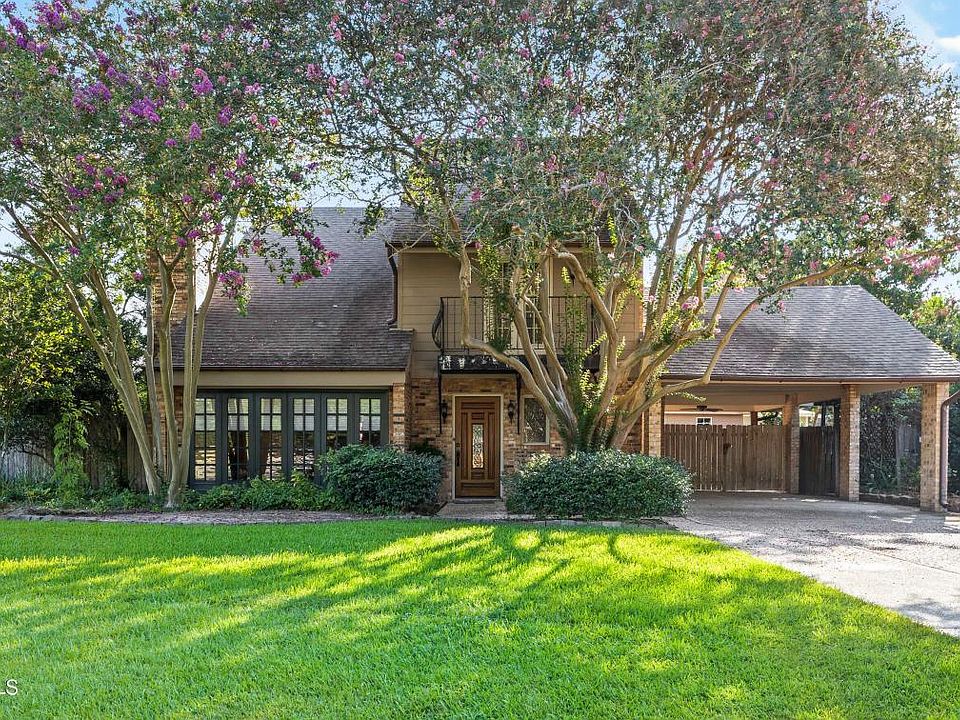 1st image of 601 Cambridge Dr