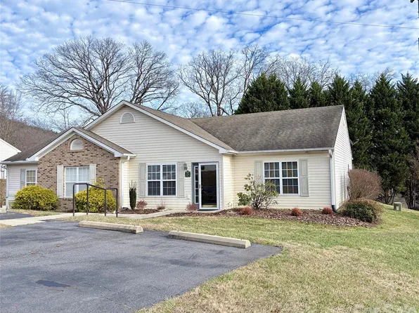 102 Kerlee St APT A, Black Mountain, NC 28711