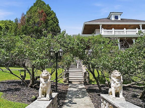 3rd image of 7 Lake Avenue