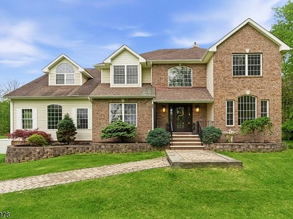 2nd image of 9 Valley Manor Dr