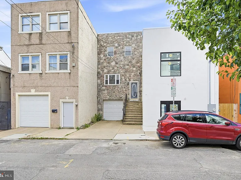 1215 Crease St — Photo 1