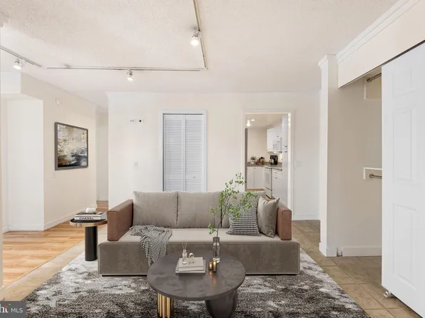 1420 Locust St APT 35E, Philadelphia, PA 19102