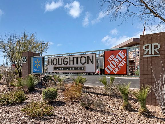 Less than 4 miles to Houghton Town Center