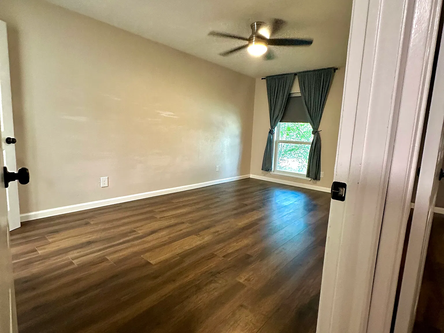 3 bed, 1930 sqft, $2,675 — Photo 3