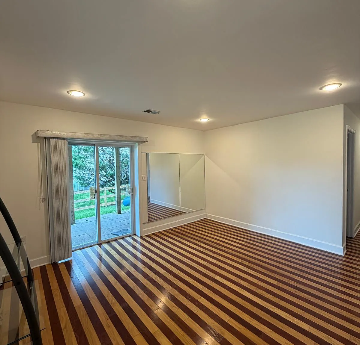 3 bed, 4160 sqft, $2,799 — Photo 2