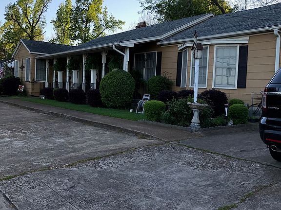 Plenty of parking in front