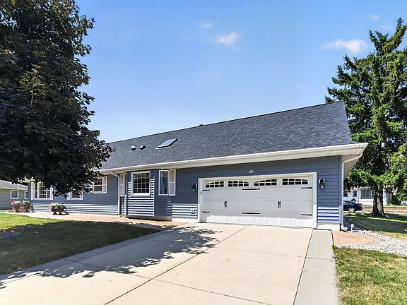 2nd image of 101 8th St