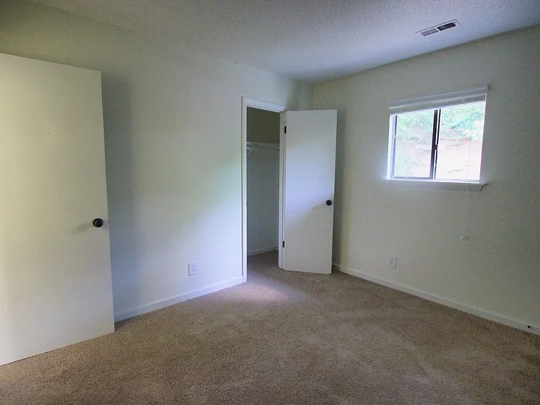 506 Gurley St — Photo 8