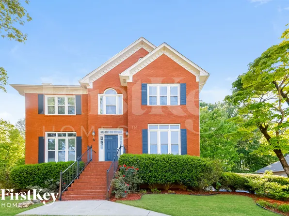 135 Grande View Ln, Maylene, AL 35114