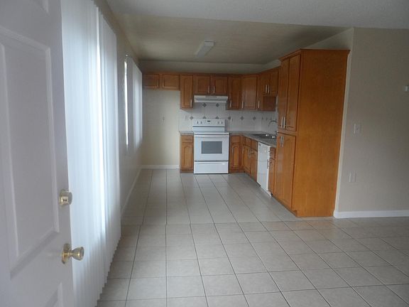 2nd image of 1619 E 4th St #12
