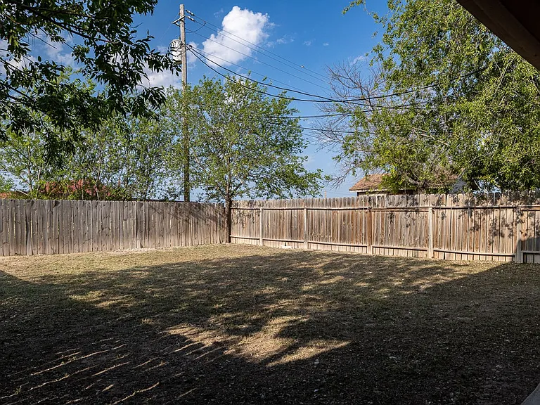 100 Shannon Cir — Photo 12
