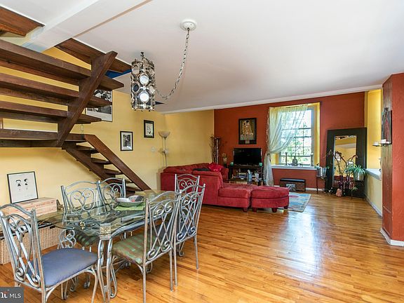 4th image of 915 Bainbridge St APT 301