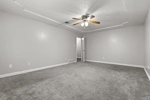 6613 Constitution Dr — Photo 10