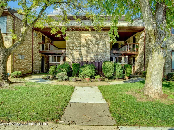 142 Cross Slope Court #H, Manalapan, NJ 07726