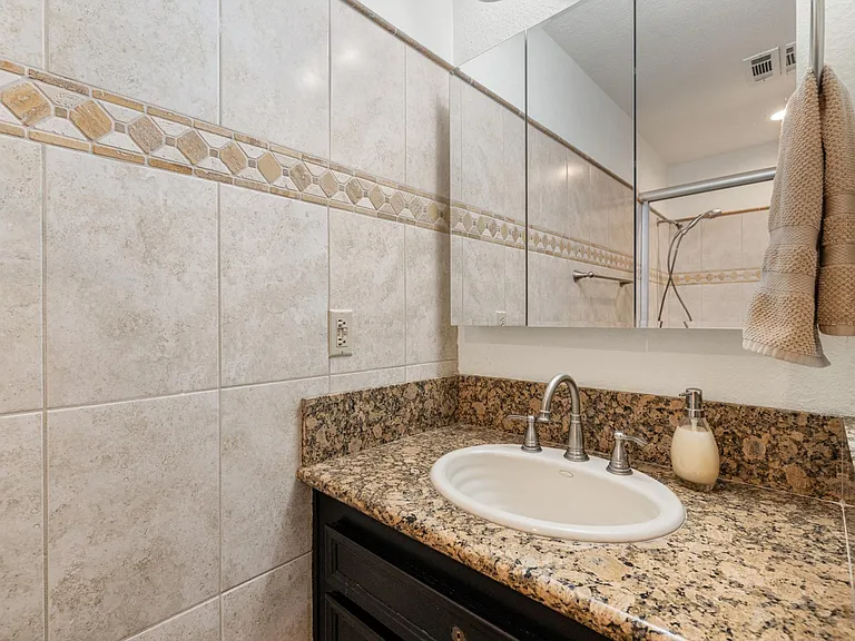 2822 N Auburn Ct #208 — Photo 15