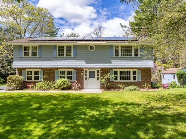 22 Meadowbrook Rd, Bedford, MA 01730