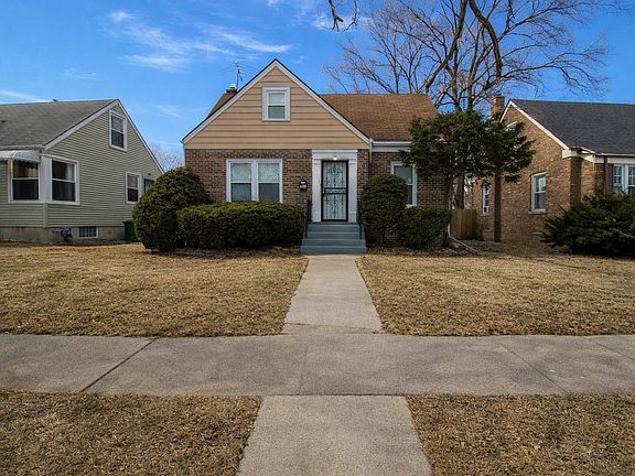 2nd image of 212 E 142nd Pl