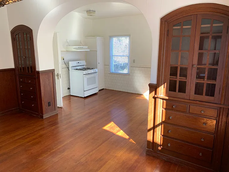 560 Jefferson St — Photo 6