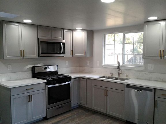 3rd image of 4219 51st St
