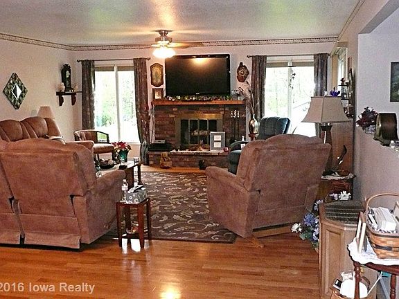3rd image of 1304 Woodland Dr