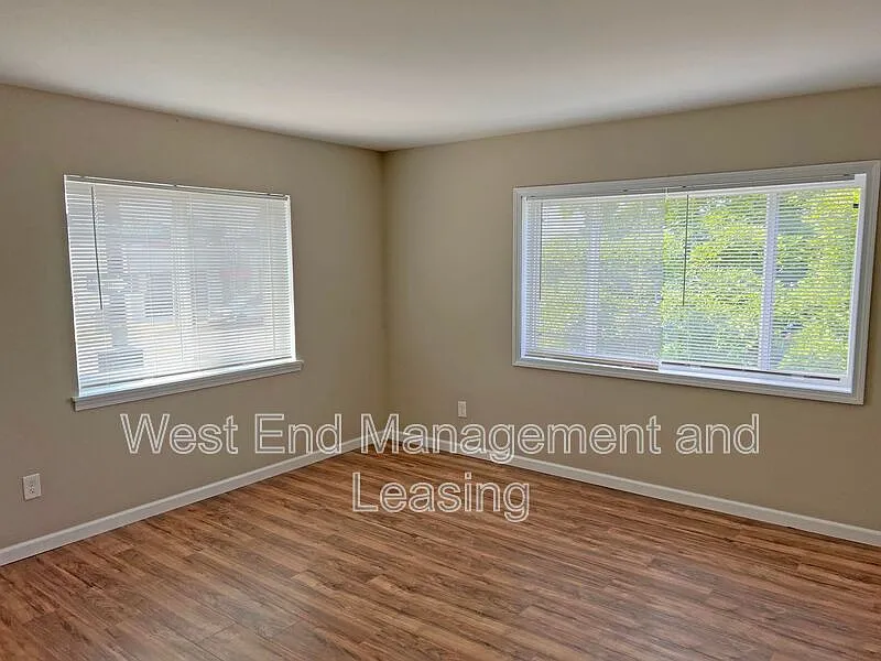 1 bed, 1.0 bath, $895 — Photo 2