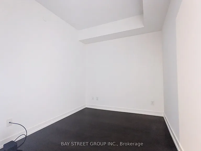 19 Western Battery Rd #2811 — Photo 16