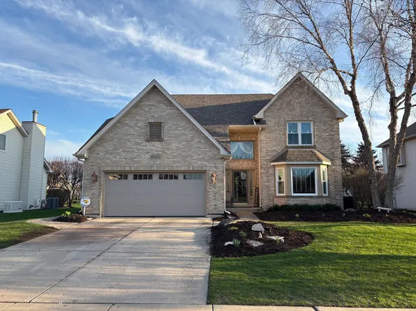 4820 Clearwater Ln, Naperville, IL 60564