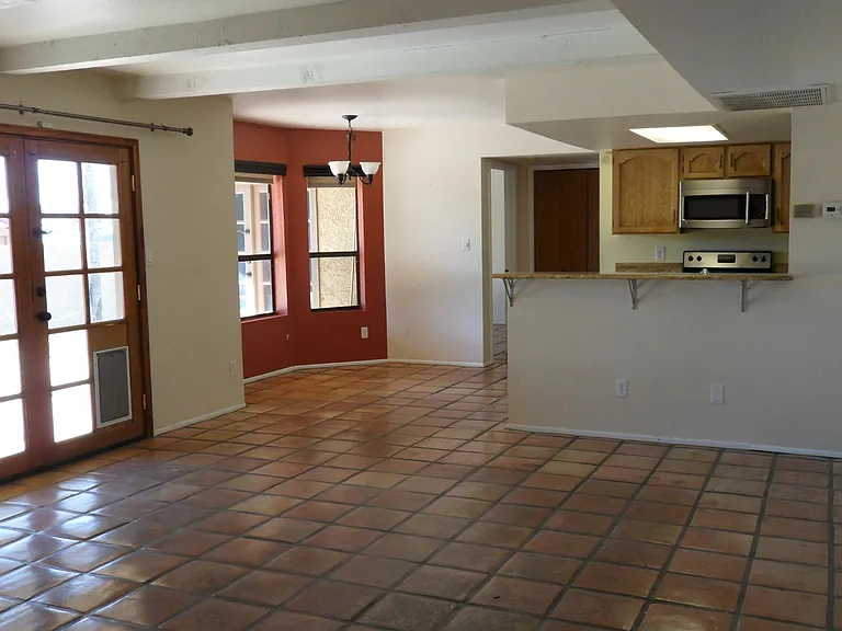 6935 E Hearn Rd — Photo 3