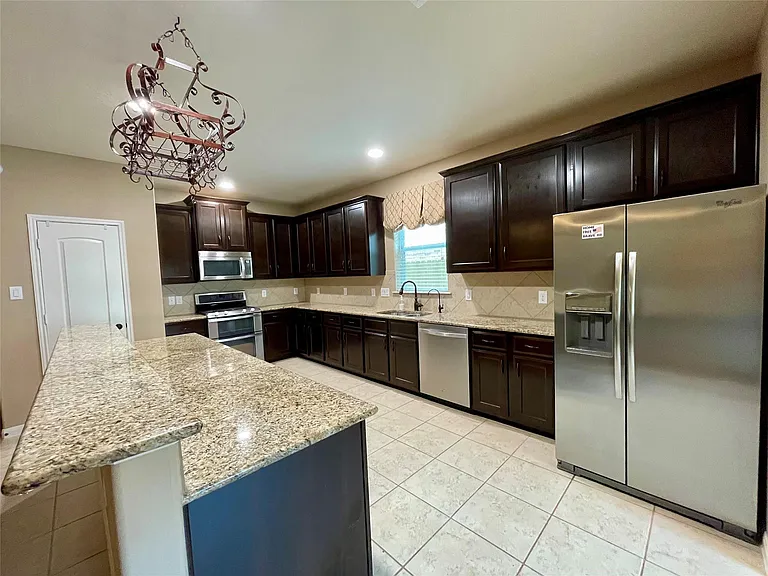 2035 Borthwick Ln — Photo 18