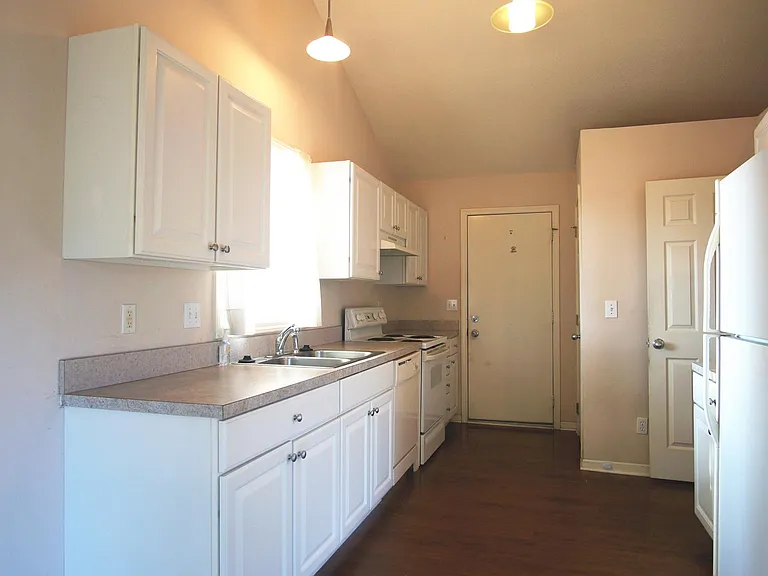 3056 E Lake Lansing Rd — Photo 8