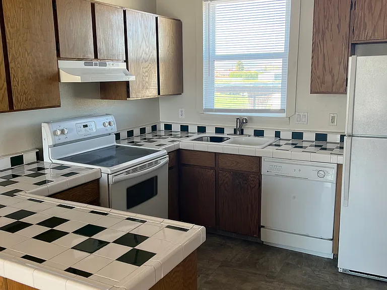 99 Colonial Ave #3 — Photo 2