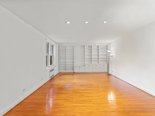 221 Mcdonald Avenue image 2 of 10